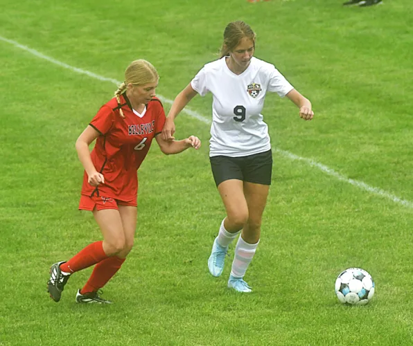 Roundups: JCS roars past Thunder, 4-1